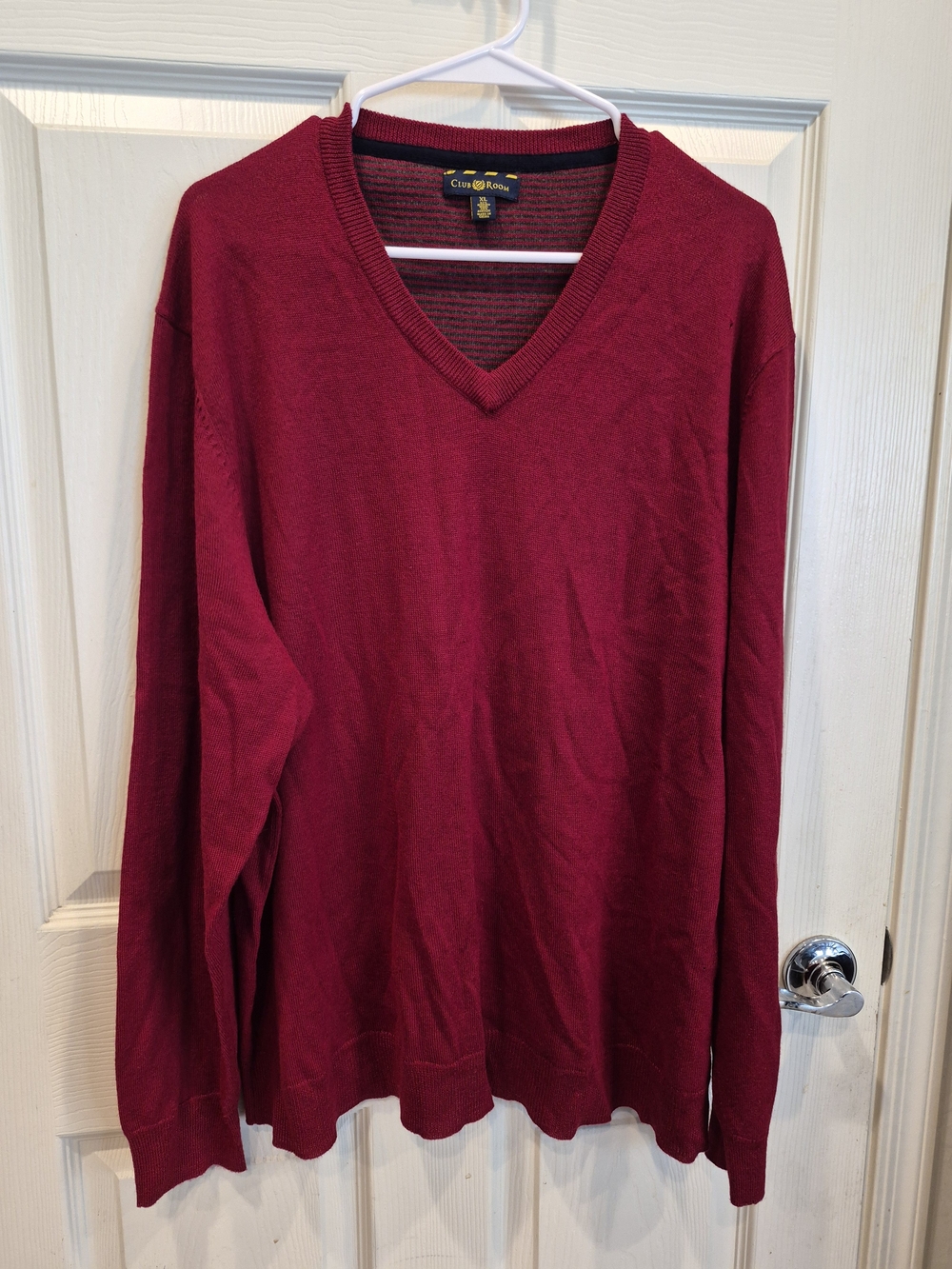 5/25 Club Room Men’s V-Neck Sweater in Burgundy